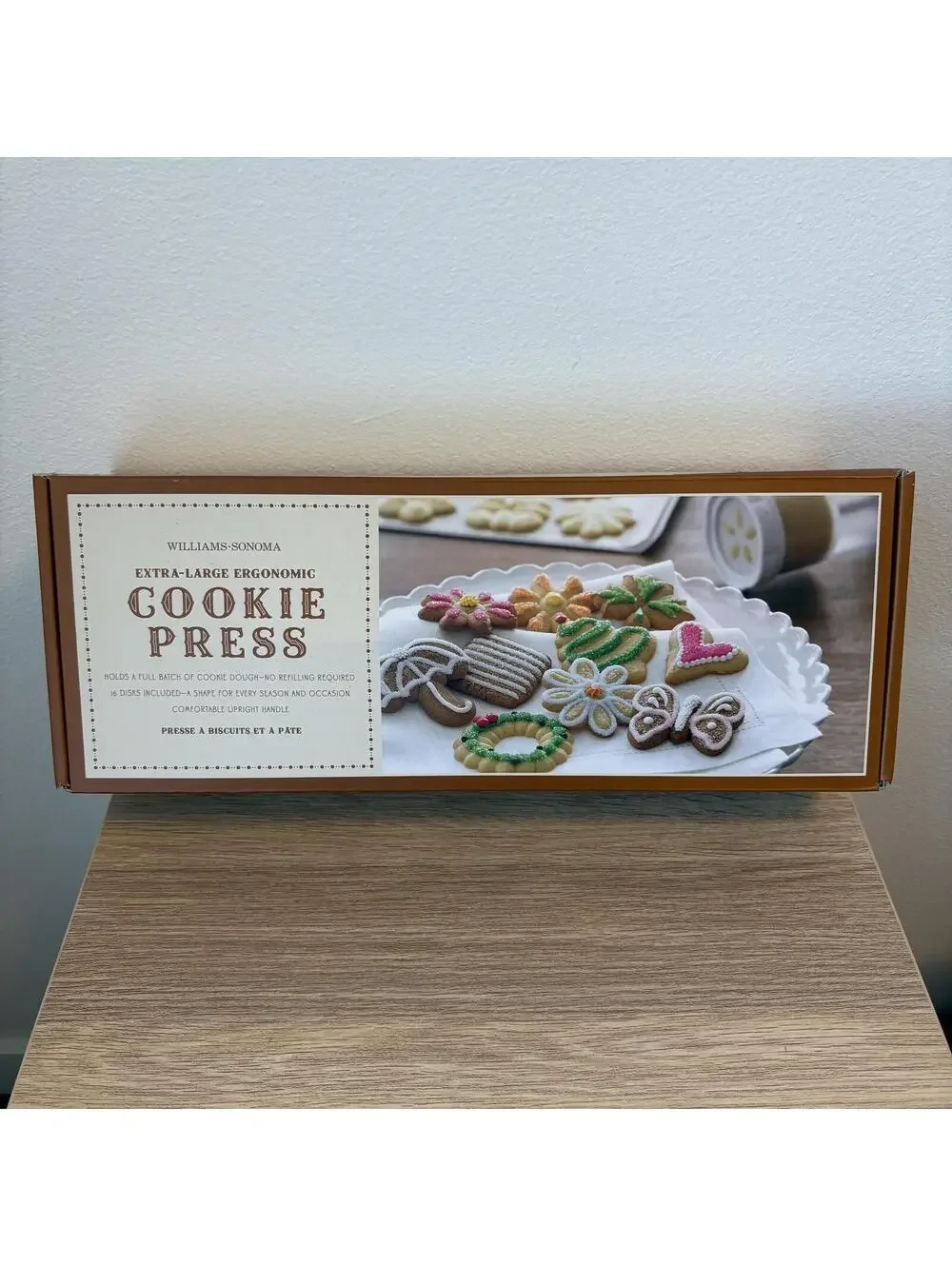 Williams Sonoma Extra Large Ergonomic Cookie Press with 16 Disks